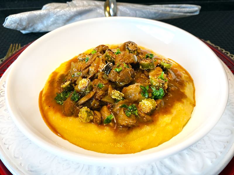 Frango com Quiabo e Polenta